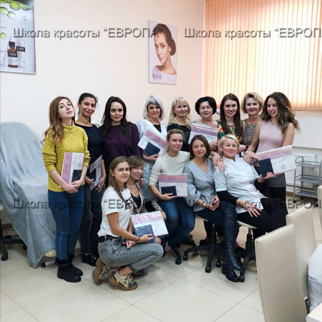 Наши выпускники с дипломами Наши выпускники с дипломами